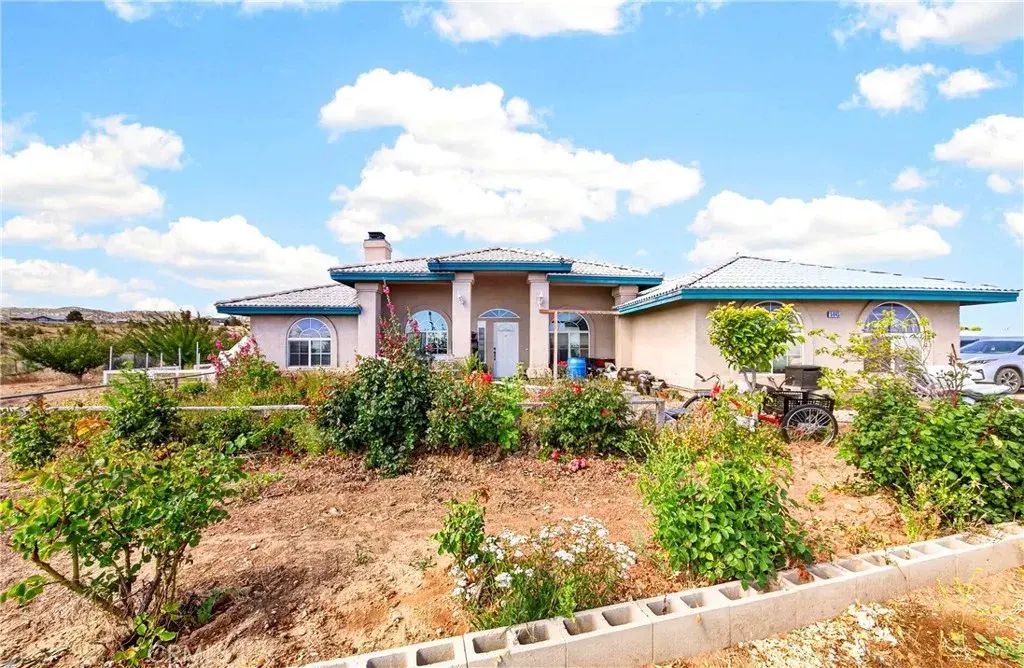 5445 Snow Line, Phelan