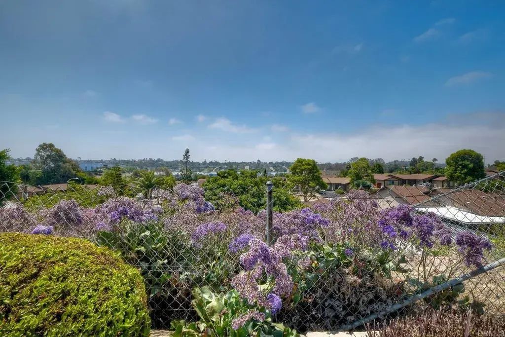 4545 Golden Ridge Dr, Oceanside