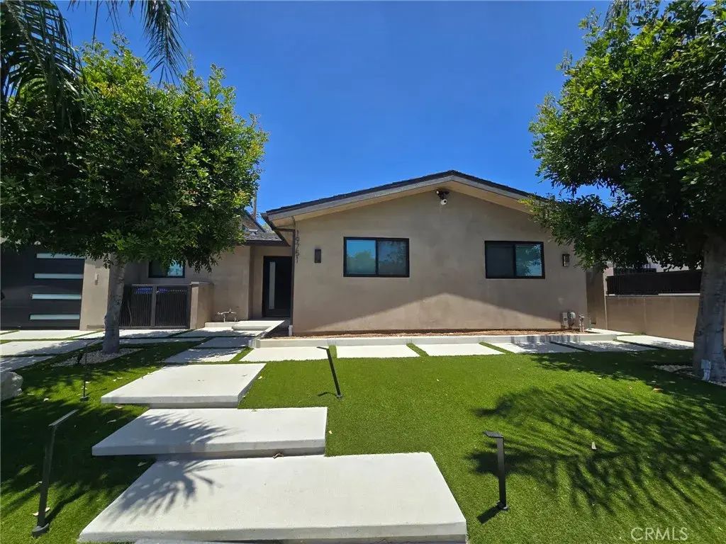 19751 Kittridge, Winnetka
