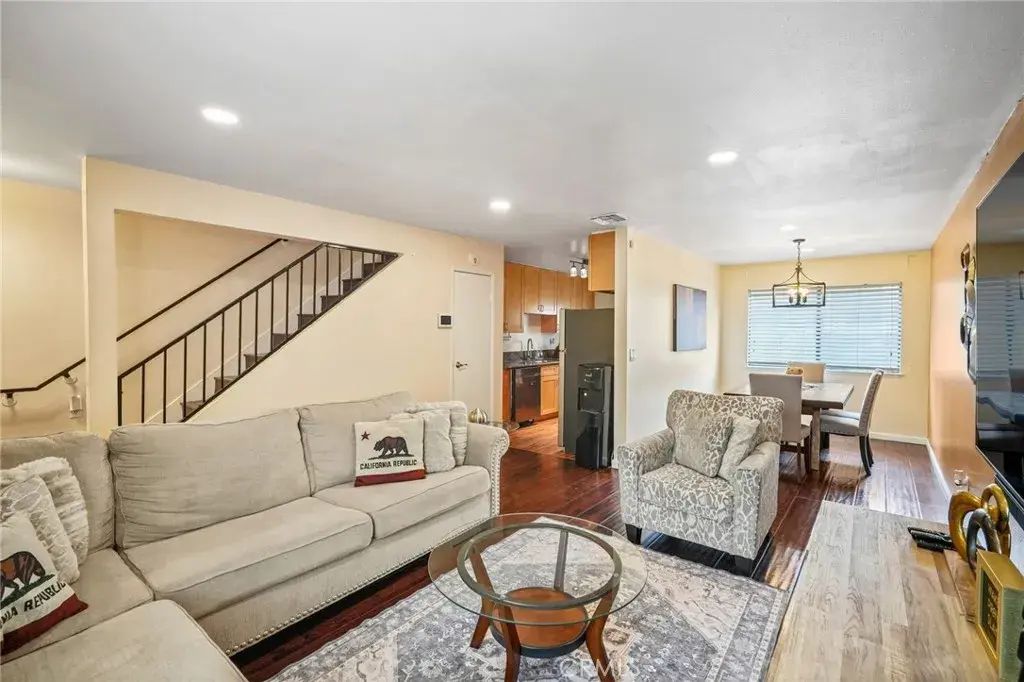 11401 Berendo Avenue 6, Los Angeles