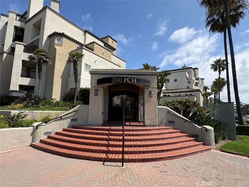 200 Pacific Coast, Huntington Beach