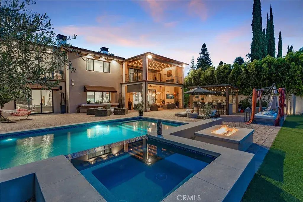 23042 Calvert Street, Woodland Hills