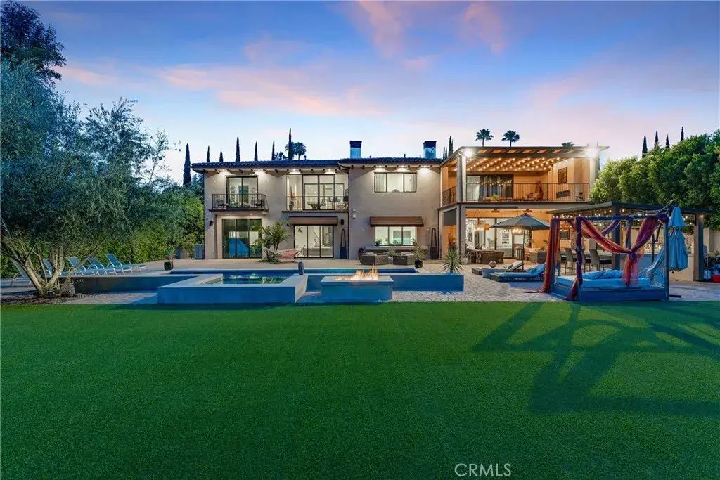 23042 Calvert Street, Woodland Hills
