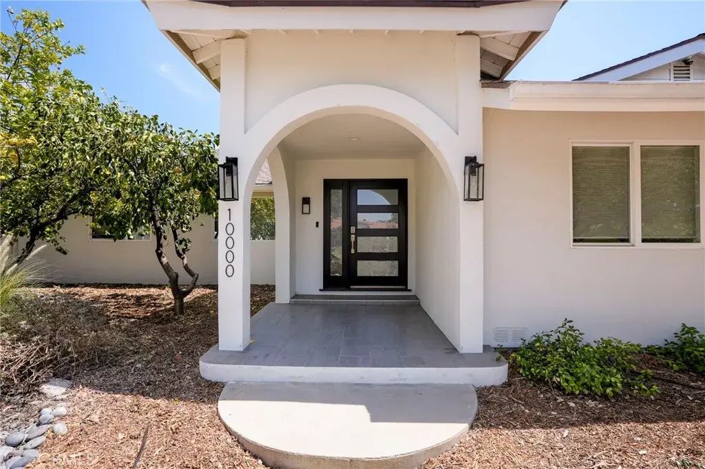 10000 Amestoy Avenue, Northridge