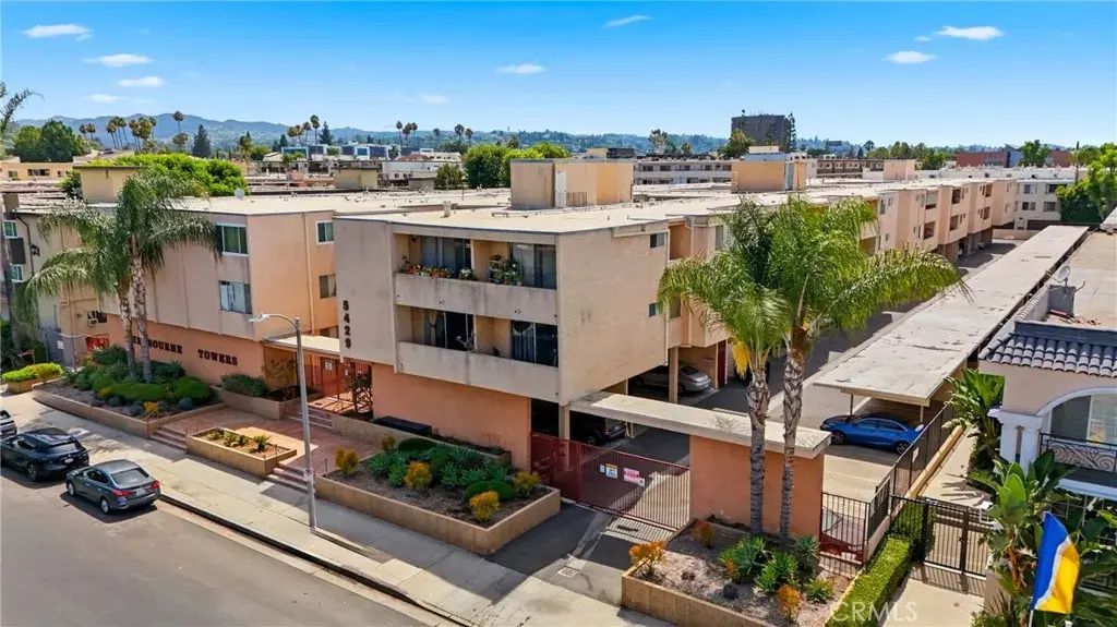 5429 Newcastle, Encino