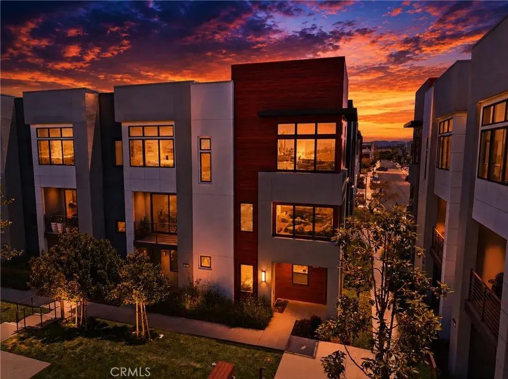 253 Waypoint, Tustin
