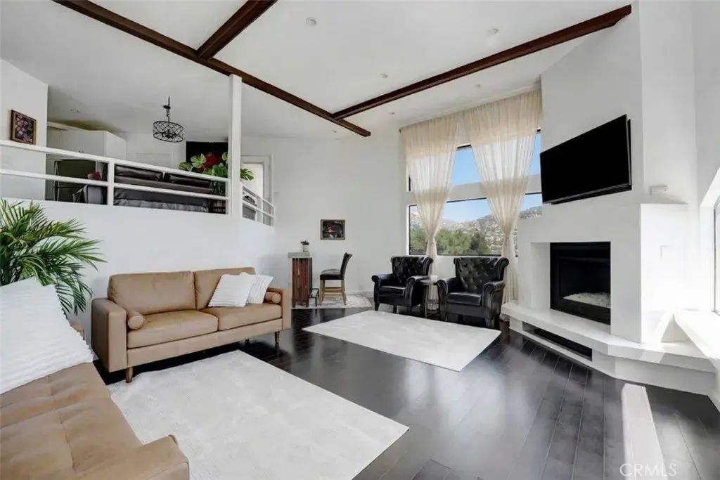 8742 Azul, West Hills