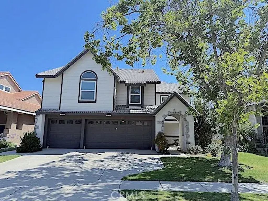 2985 Amber, Corona