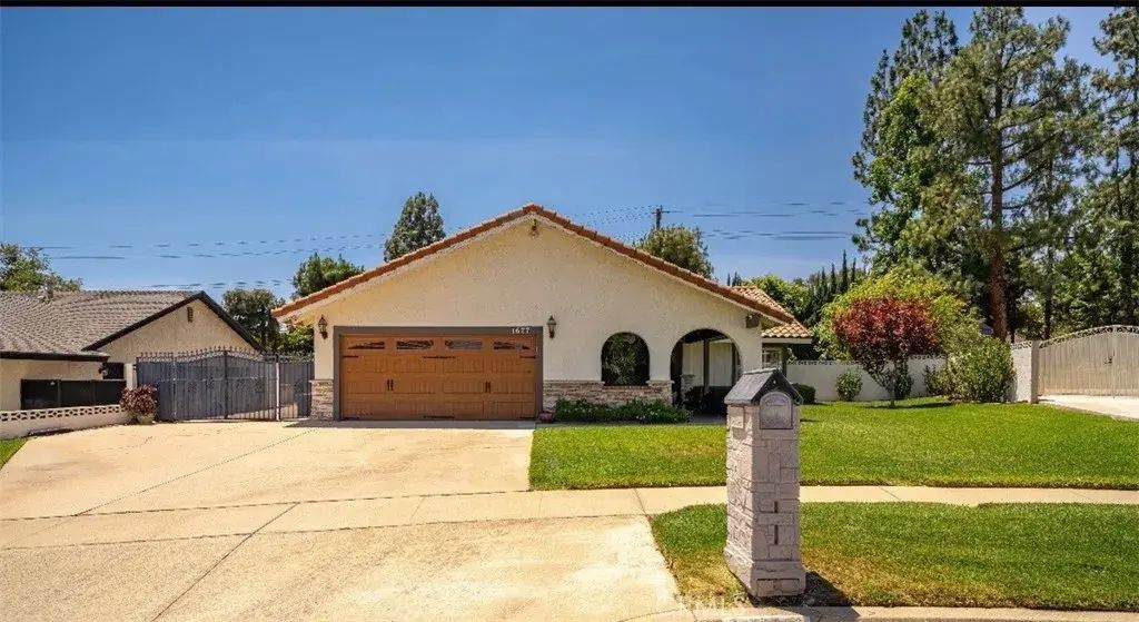 1677 Erin, Upland