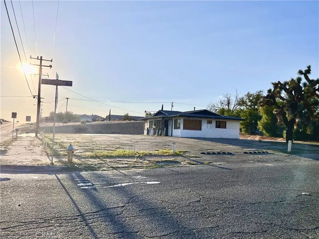 15720 Mojave Drive, Victorville