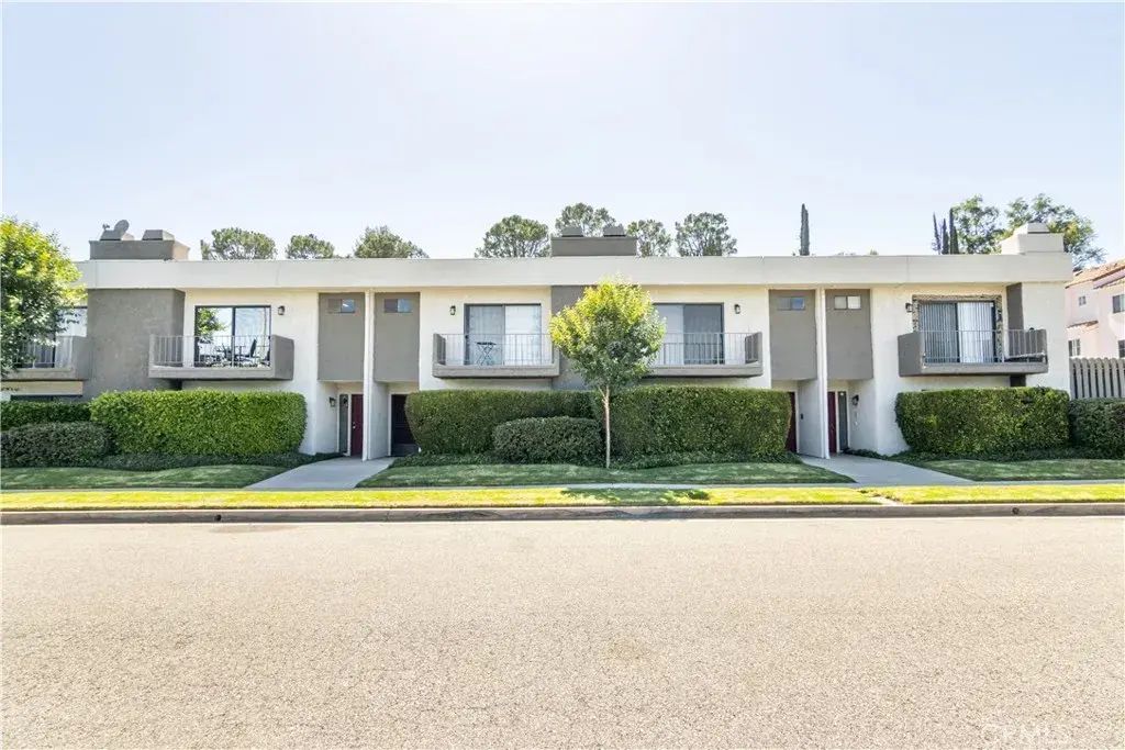 4327 Freedom 5, Calabasas