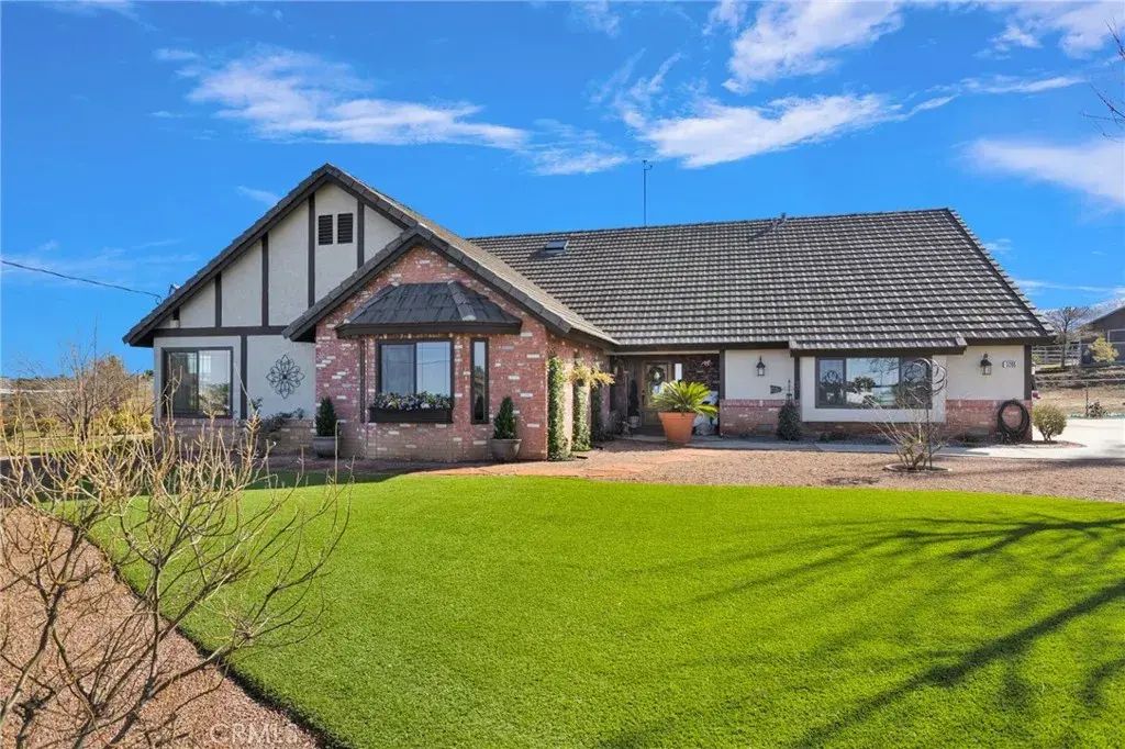 5205 Snow Line, Phelan