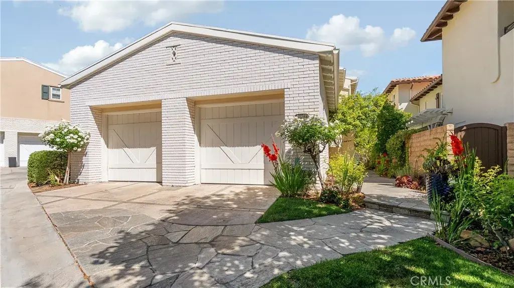 26803 Brookhollow, Valencia