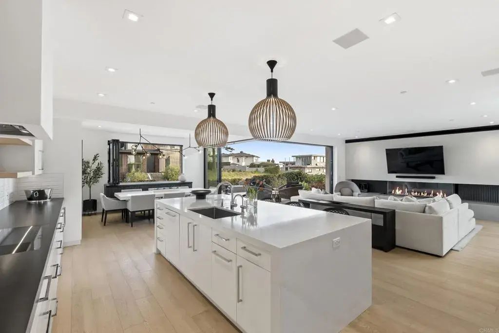 216 Ocean St., Solana Beach