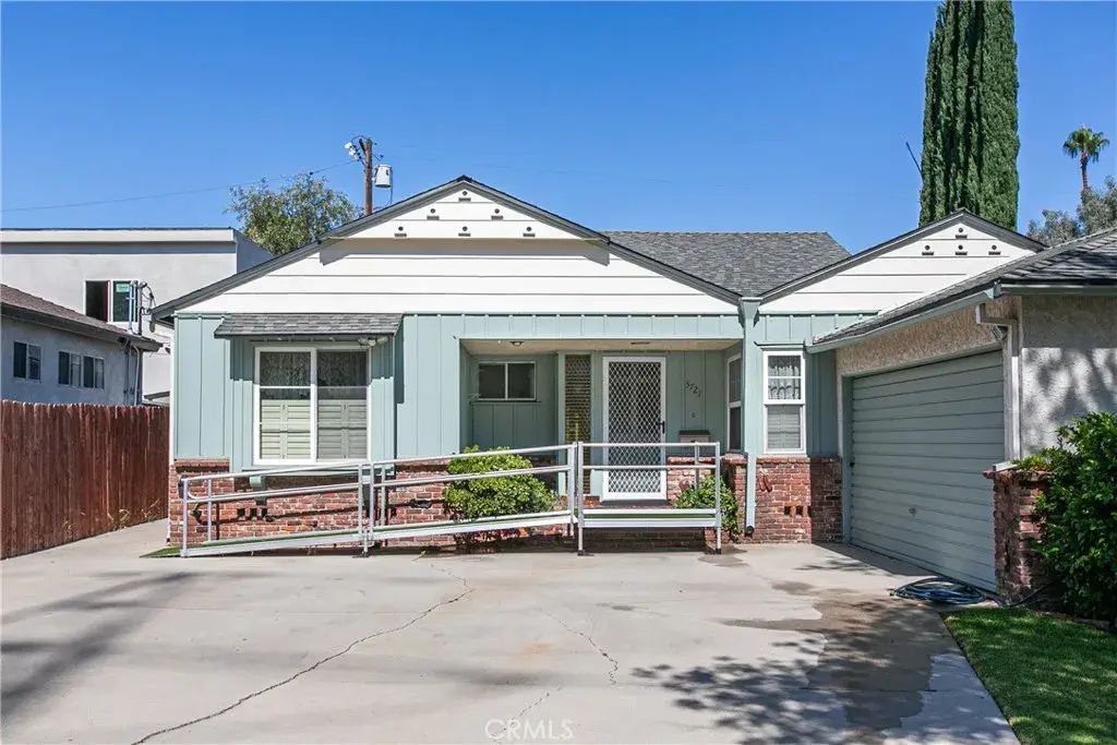 5721 Crebs Avenue, Tarzana