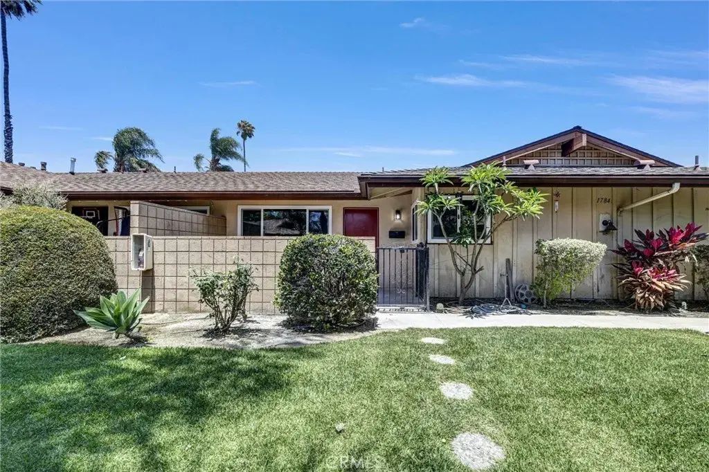 1784 E Commonwealth 103, Fullerton