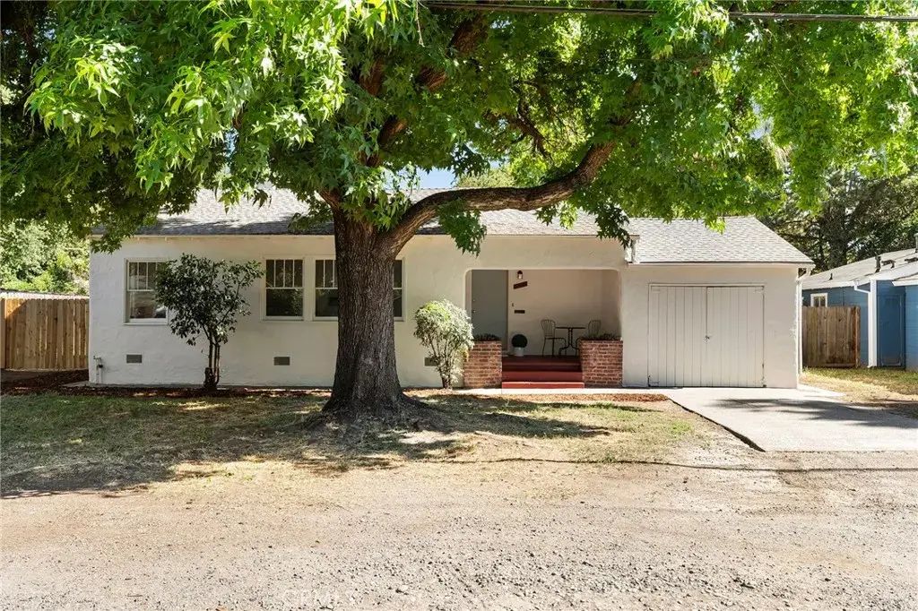 1221 Stewart, Chico