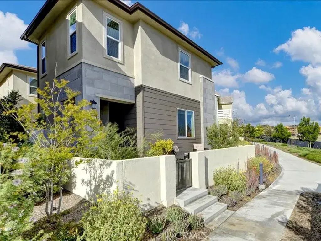 134 Chorus, Irvine