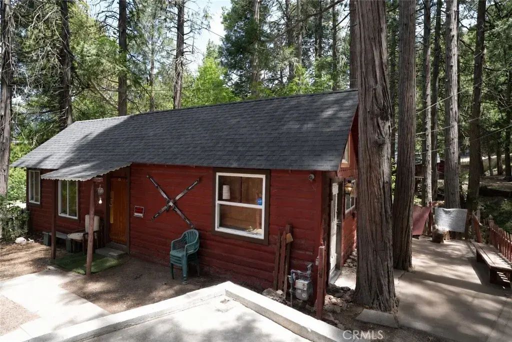 25020 Moon Drive, Crestline