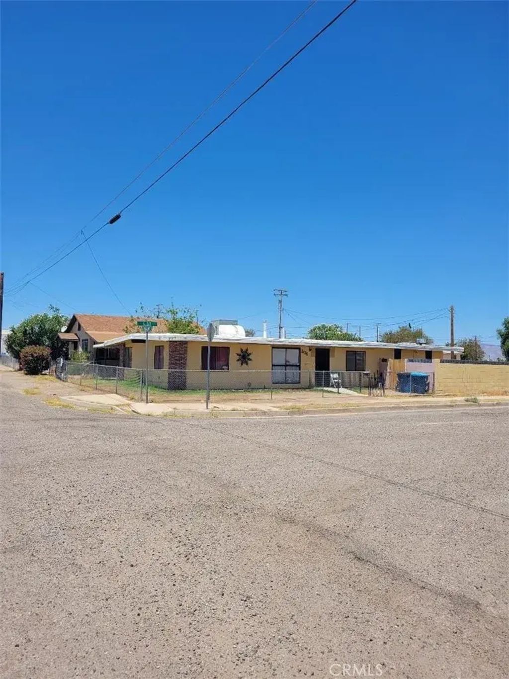 206 Chestnut, Needles