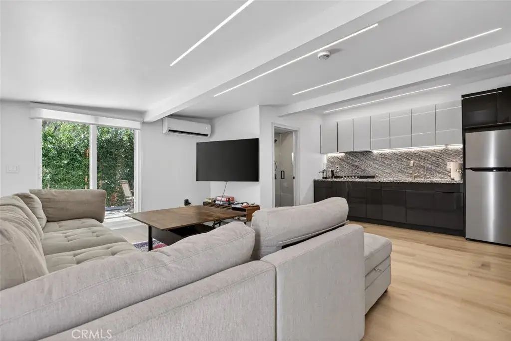 10804 Paso Robles, Granada Hills