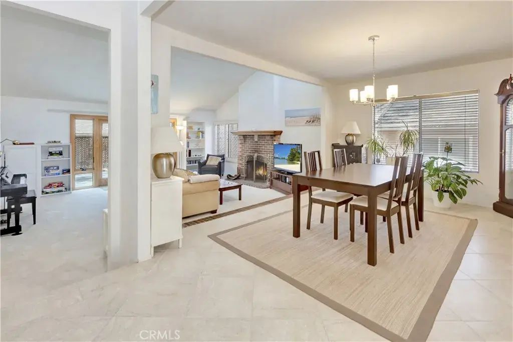 22332 Fallen Leaf, Lake Forest