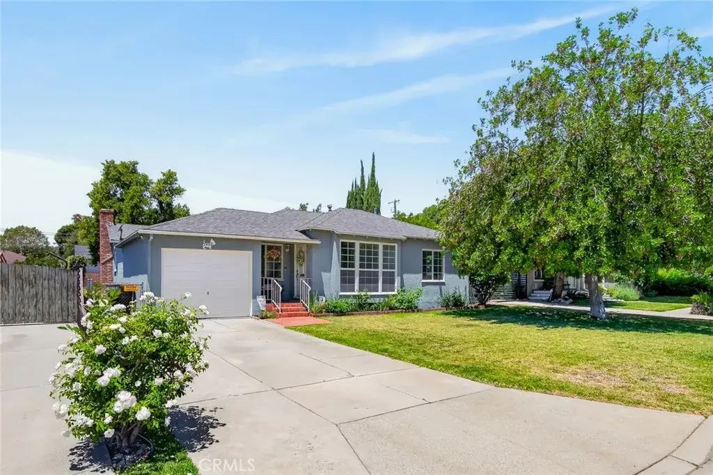 2433 Graydon, Monrovia