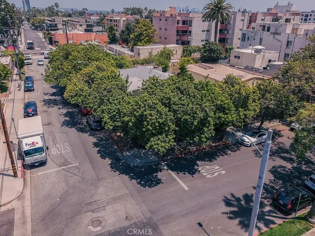 7122 De Longpre, Los Angeles