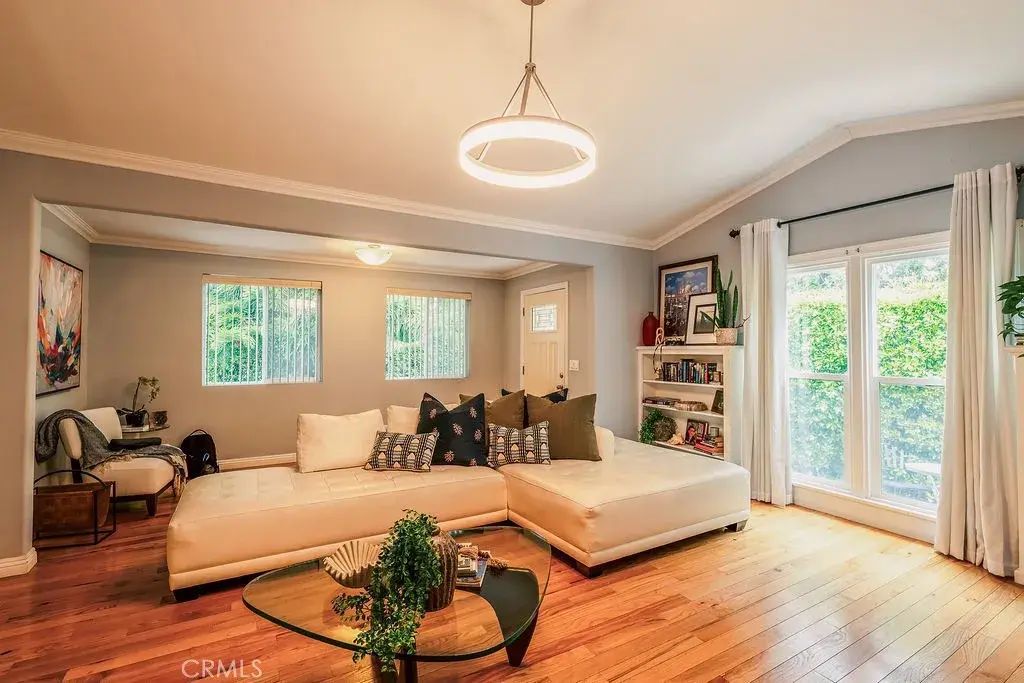 7122 De Longpre, Los Angeles