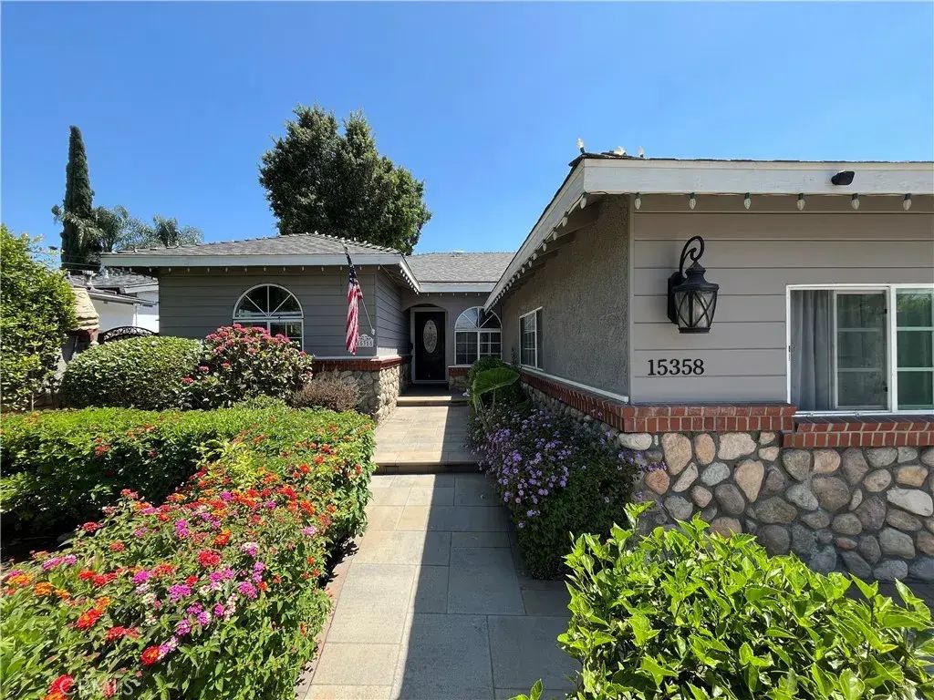 15358 Leadwell, Van Nuys