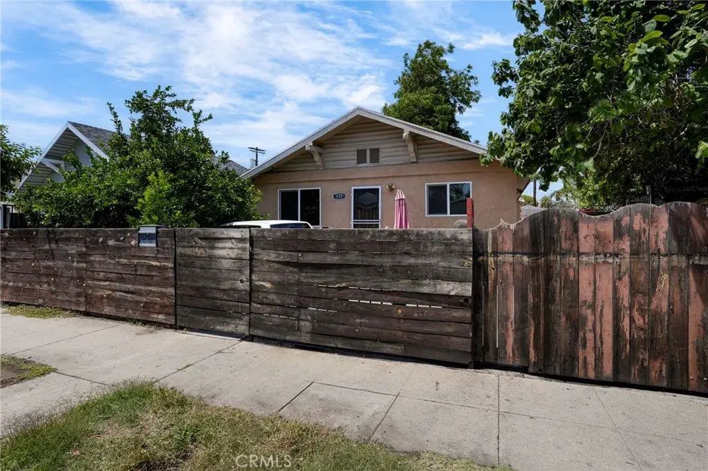135 E 60th Street, Los Angeles