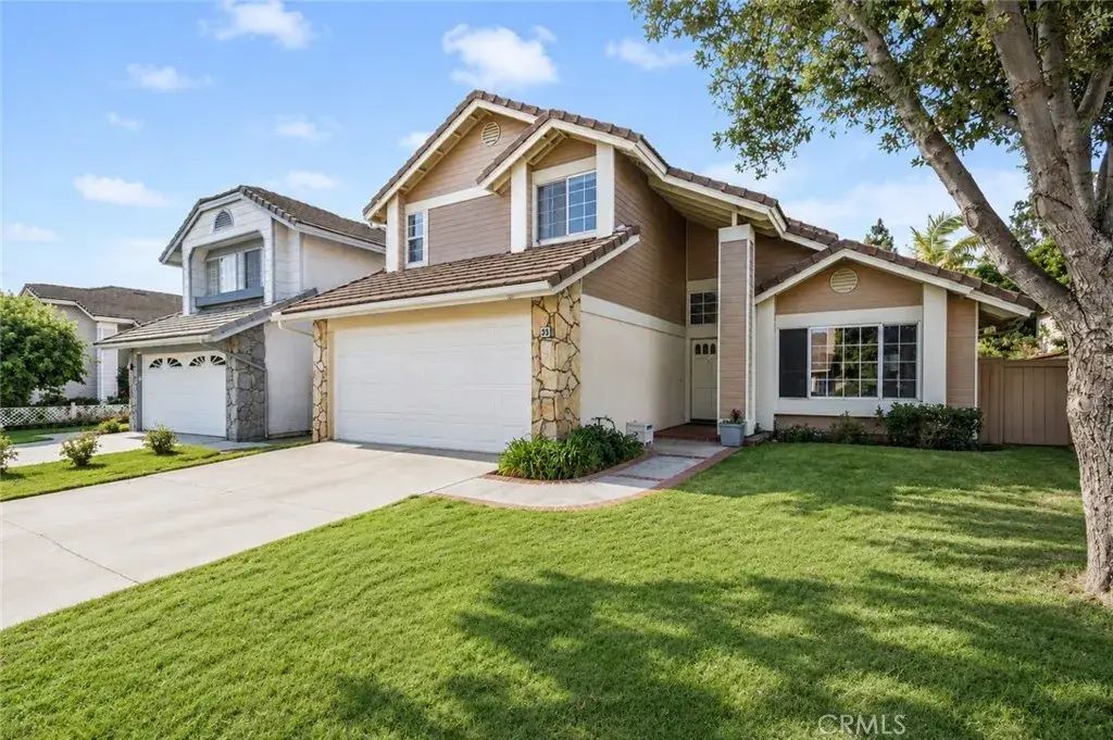 33 Wakefield, Irvine
