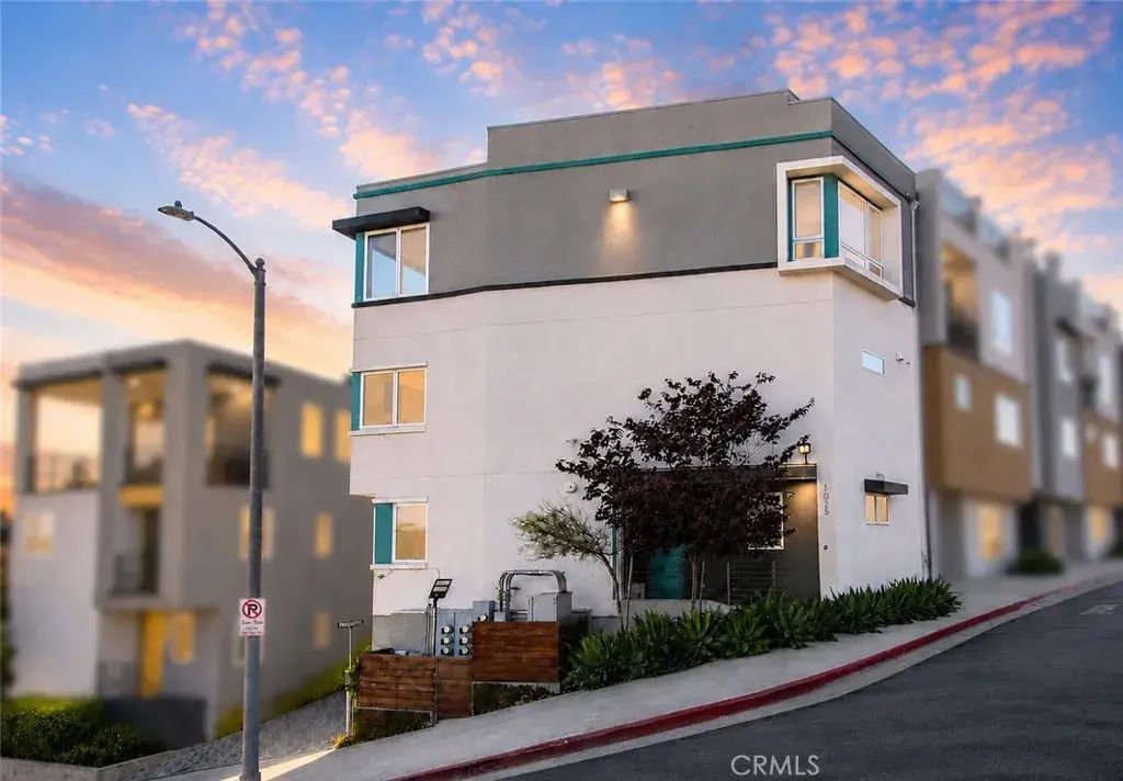 1025 White Knoll Drive, Los Angeles