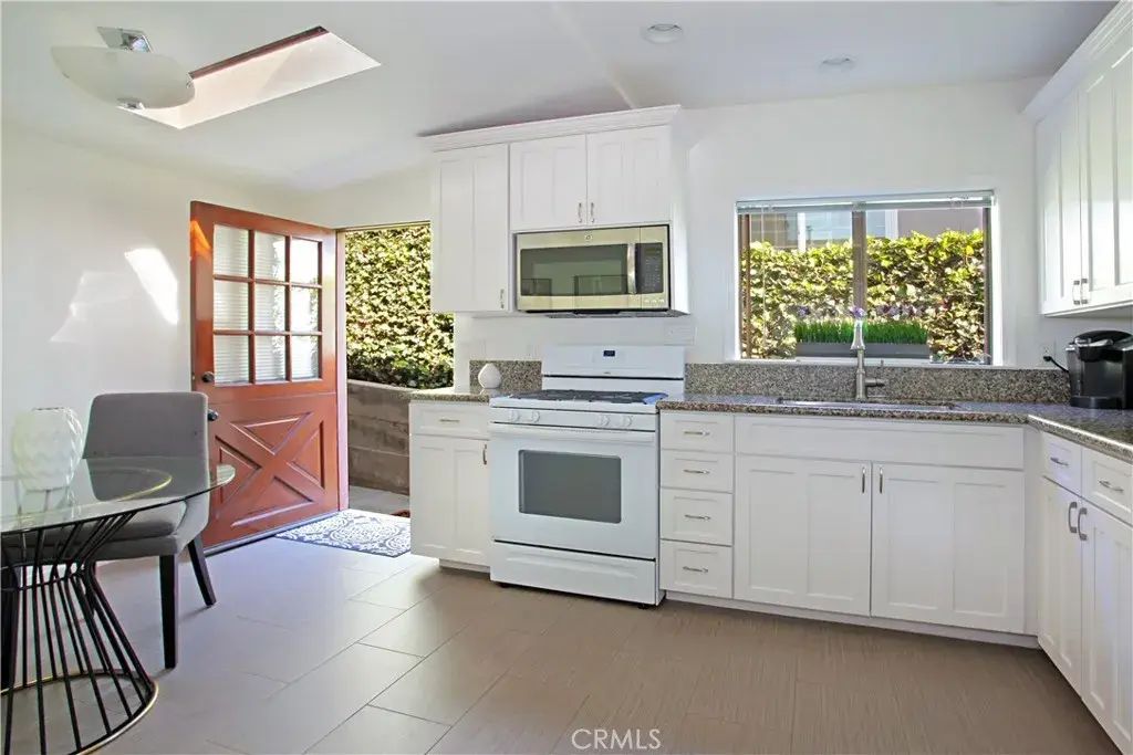405 Heliotrope Avenue B, Corona Del Mar