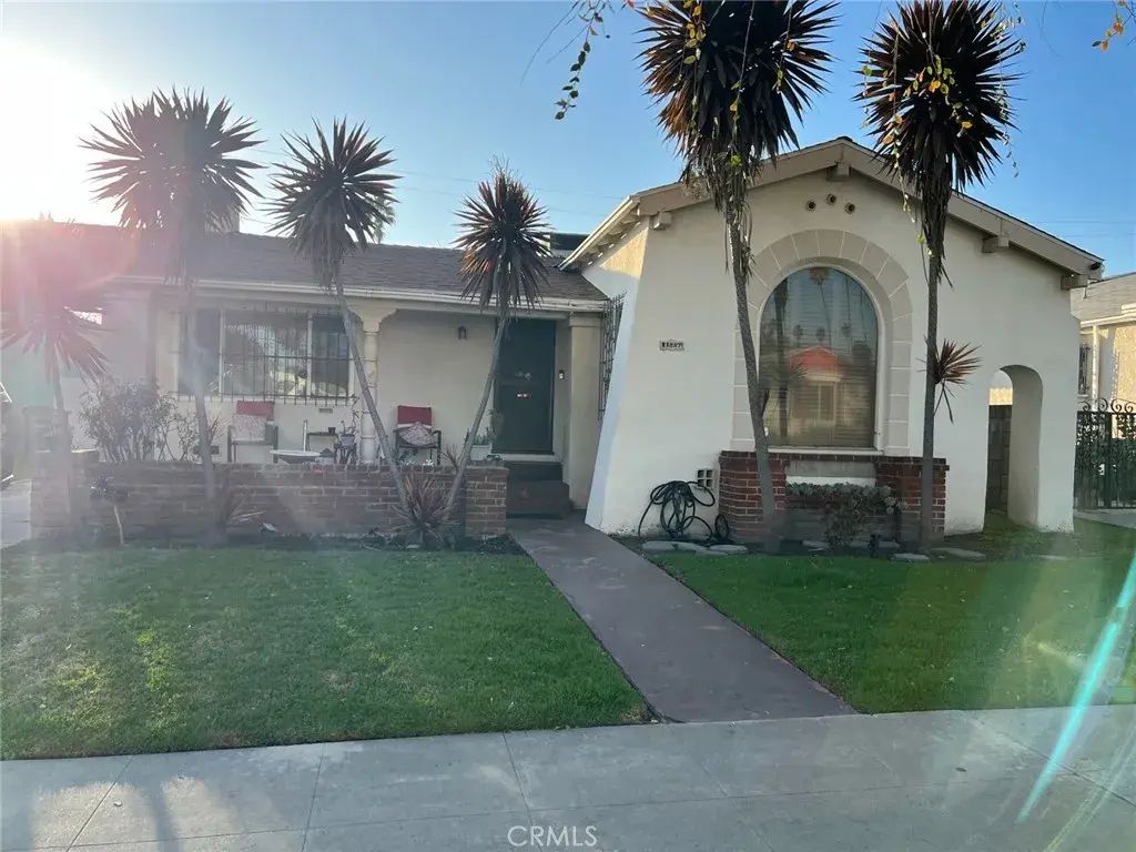 3887 Roxton, Los Angeles