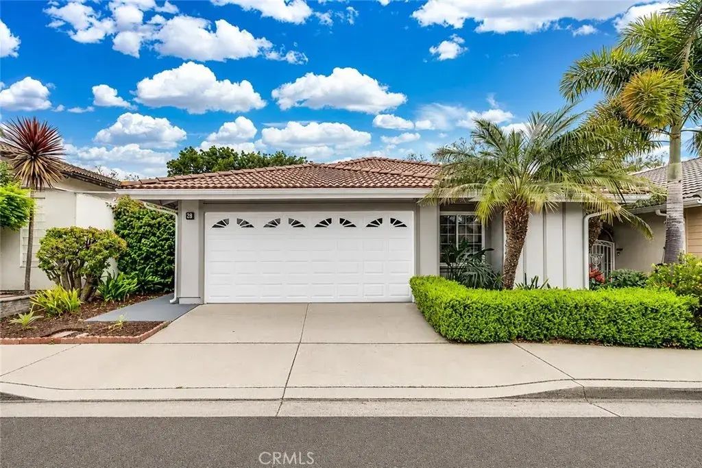39 Castillo, Irvine