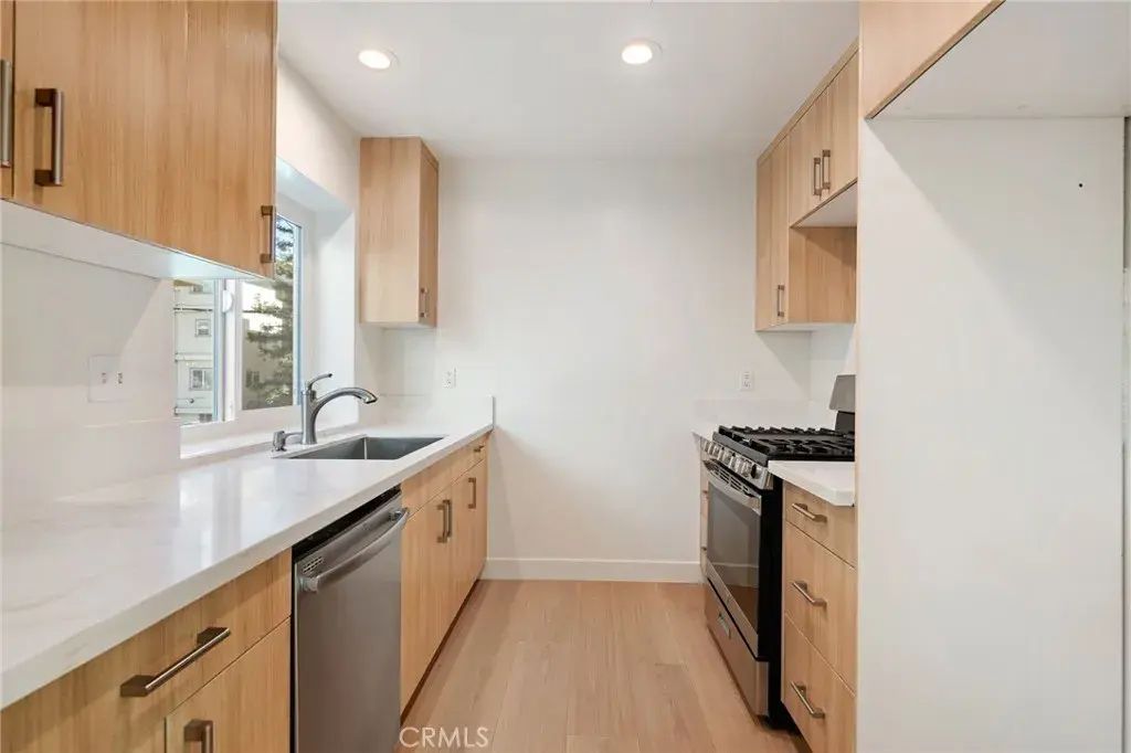10911 Bluffside Drive 23, Studio City