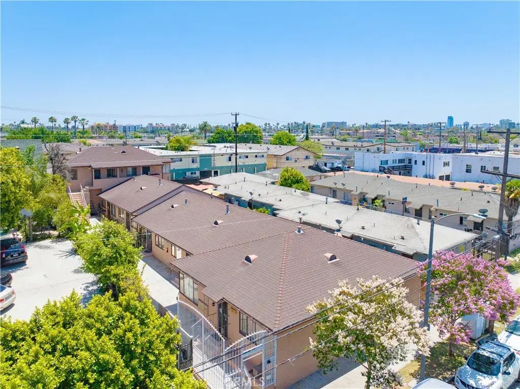 1876 Henderson Avenue, Long Beach