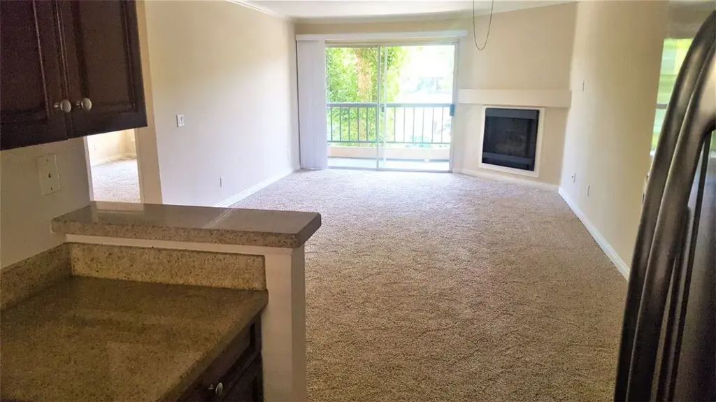 5510 Owensmouth Avenue 213, Woodland Hills