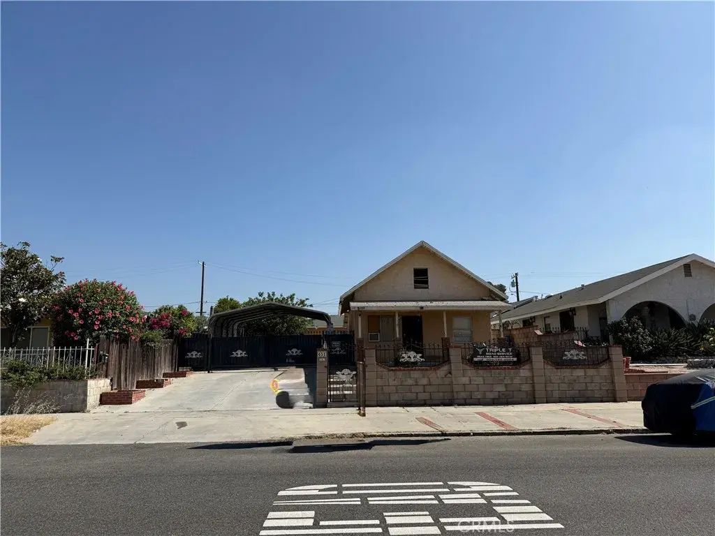 453 E F, Colton