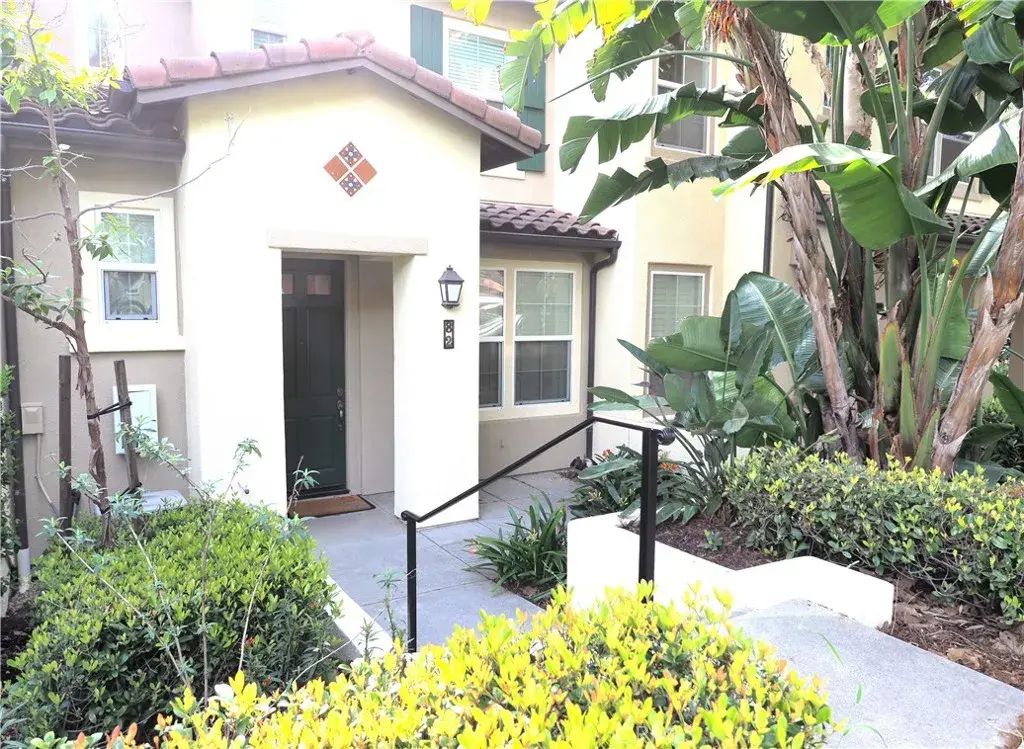 82 Vermillion, Irvine
