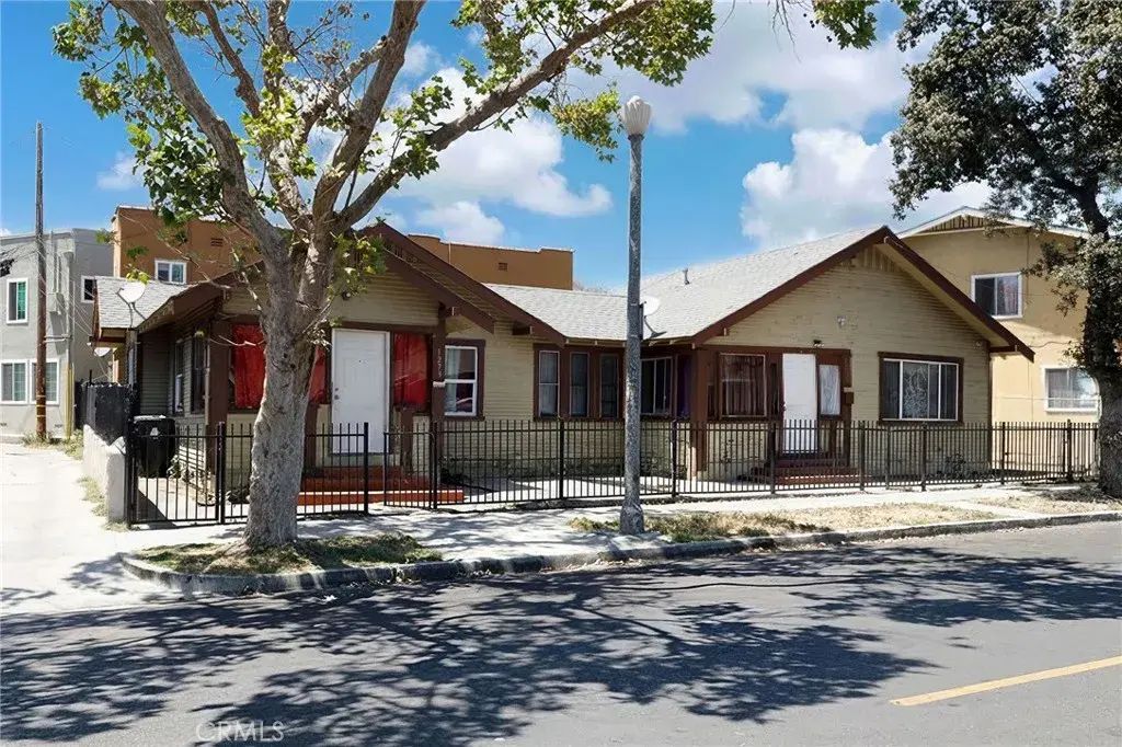 1273 Chestnut, Long Beach