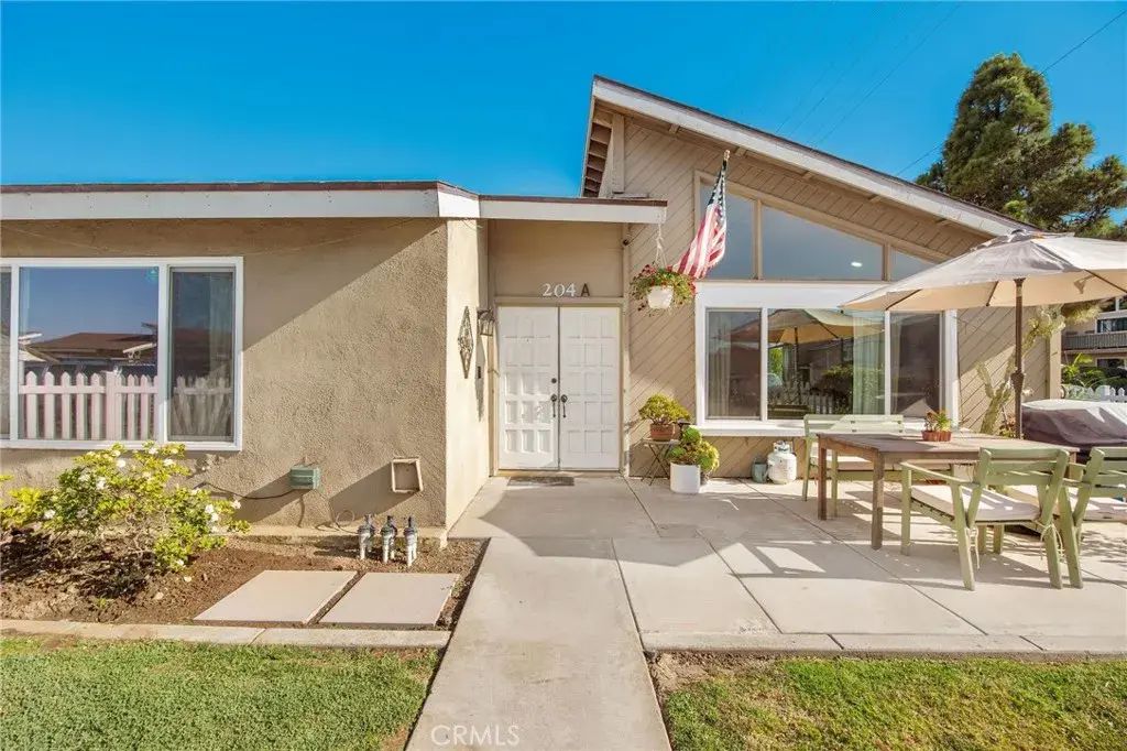 204 Springfield Avenue, Huntington Beach