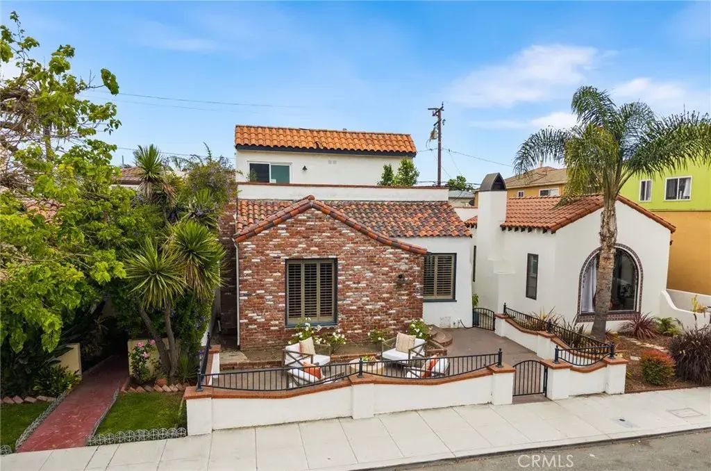114 Argonne Avenue, Long Beach