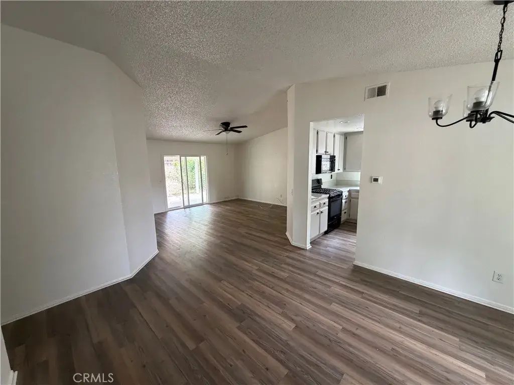 11981 Kenwood, Fontana