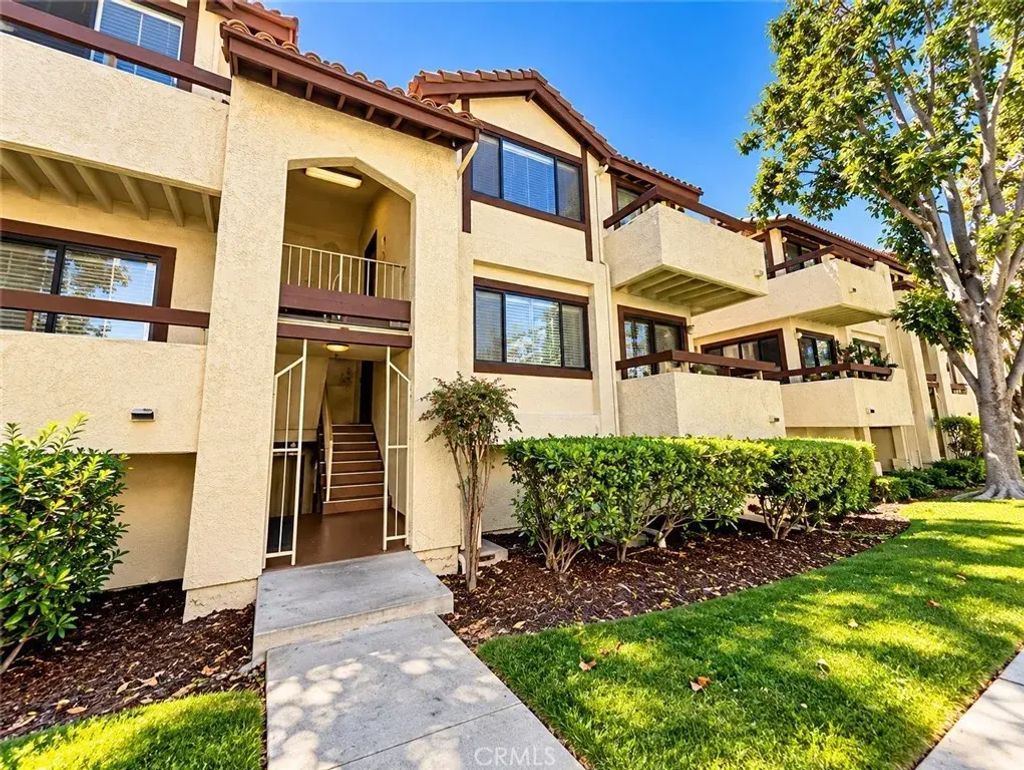 18105 Sundowner Way 978, Canyon Country