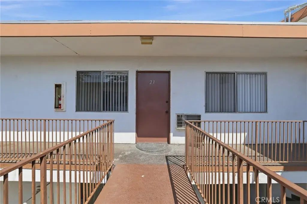 13040 Dronfield 23, Sylmar