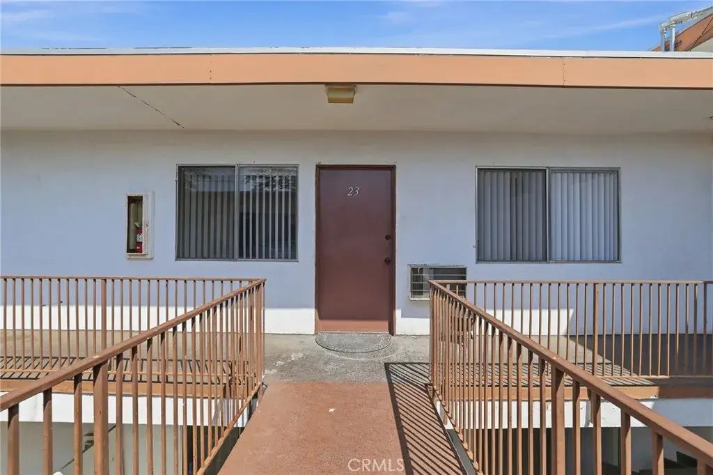 13040 Dronfield 23, Sylmar