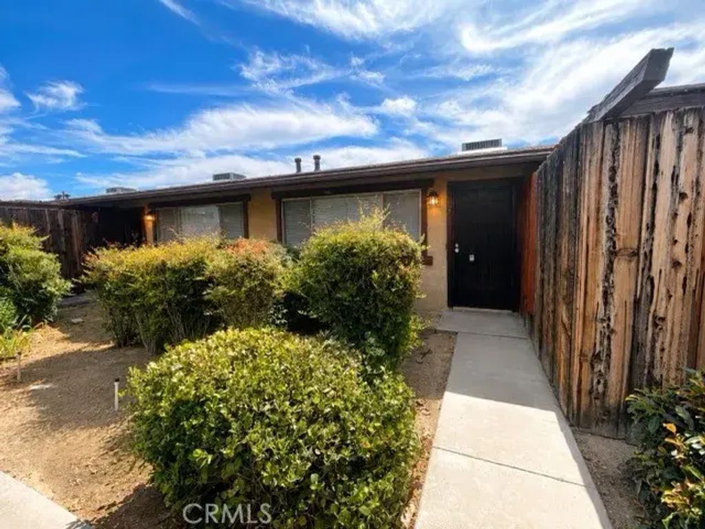 19001 Us Highway 18 7, Apple Valley
