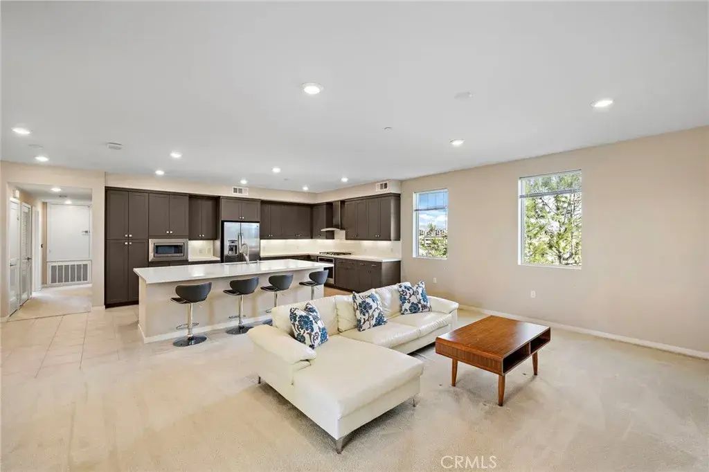 111 Bowery, Irvine